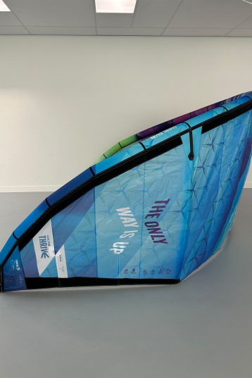 Harlem Kitesurfing-Thrive Kite (DEMO)