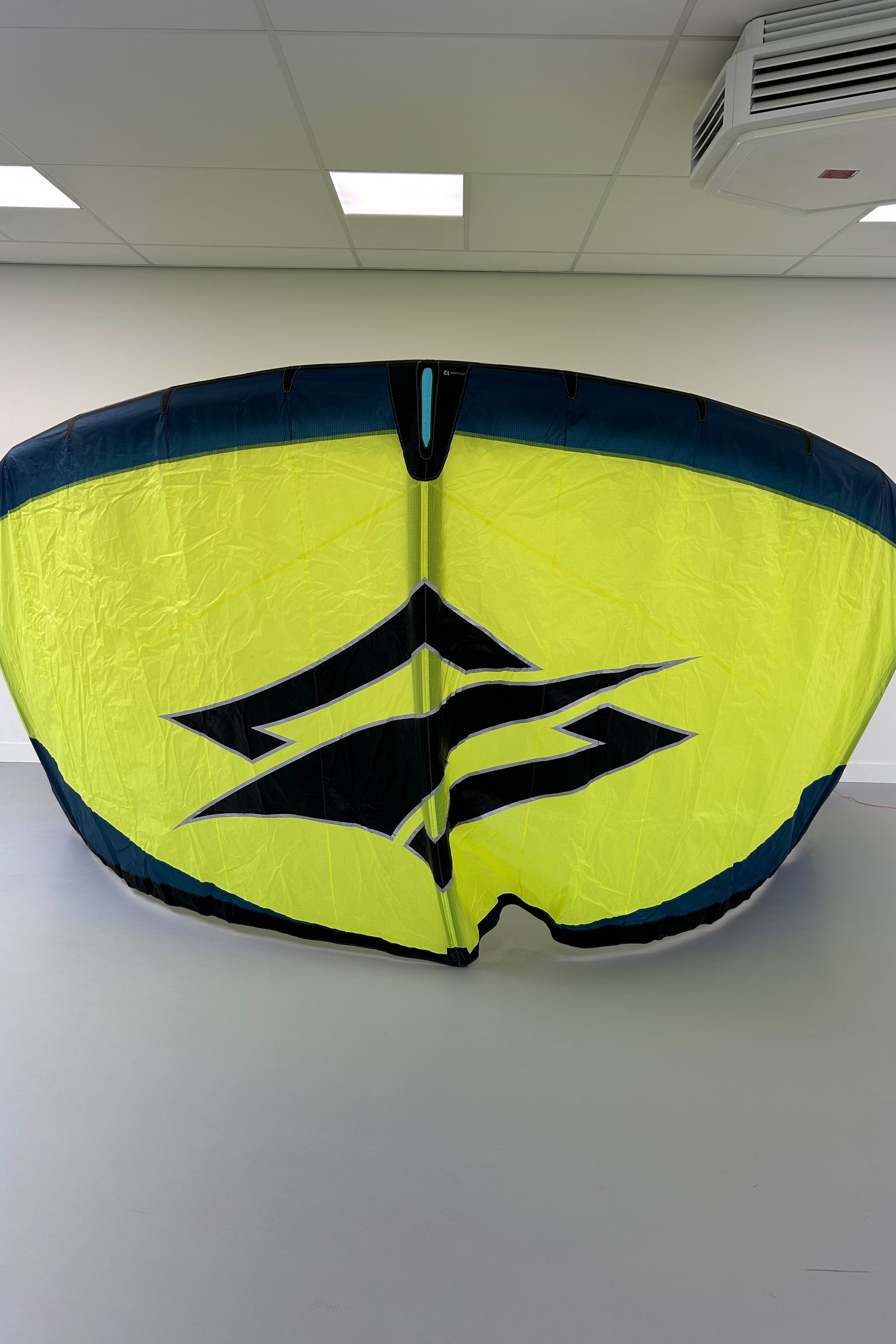 Naish-Pivot 2025 Kite (DEMO)